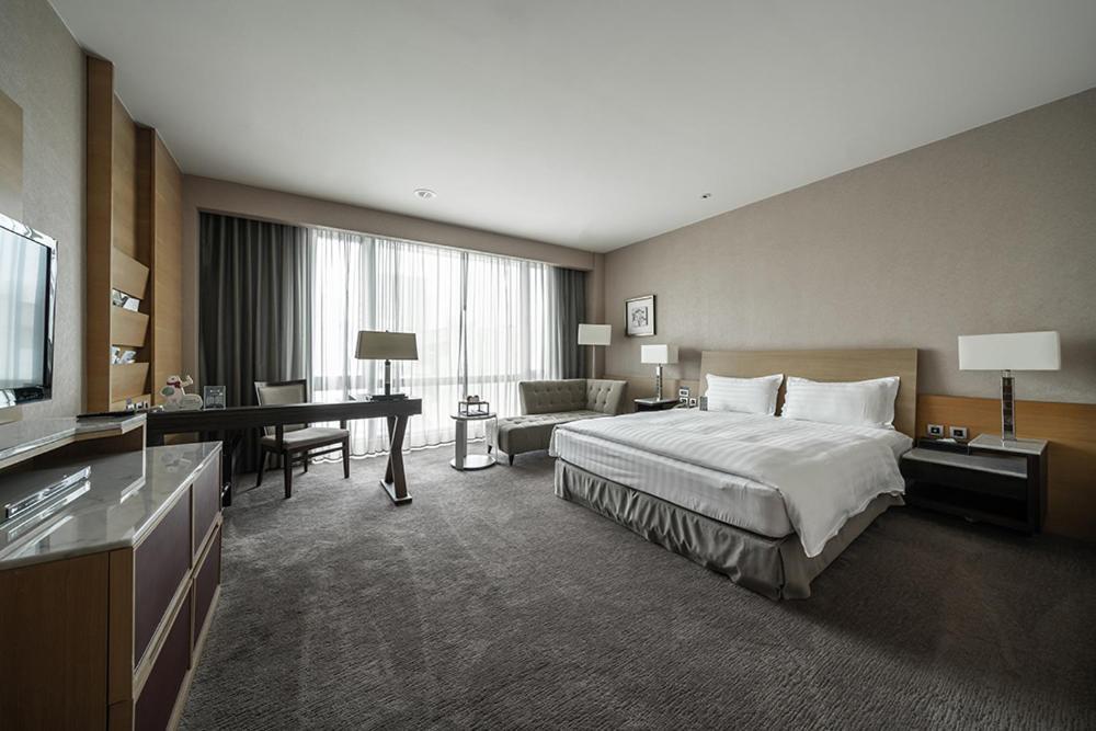 Taipung Suites Тайнань Экстерьер фото