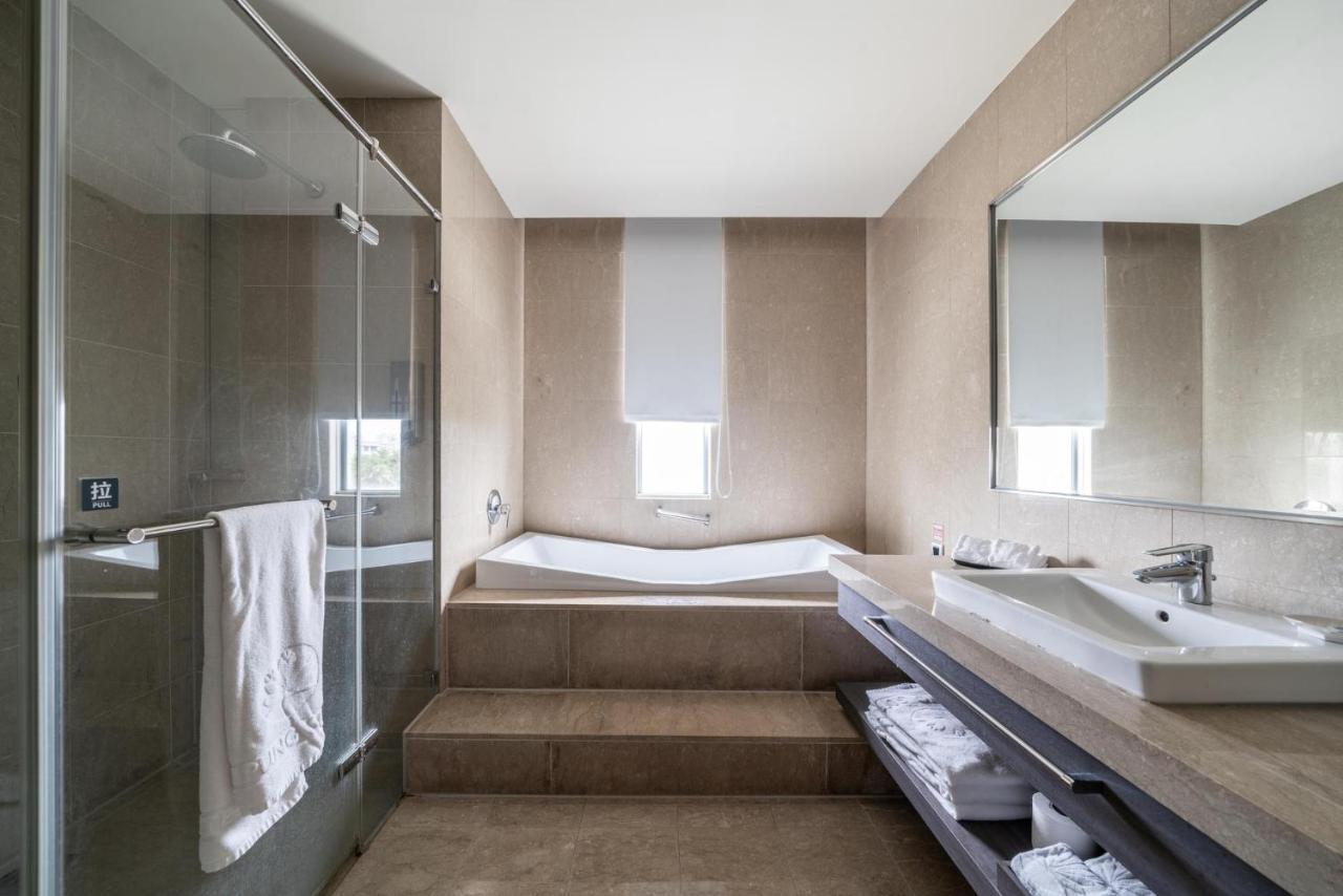 Taipung Suites Тайнань Экстерьер фото